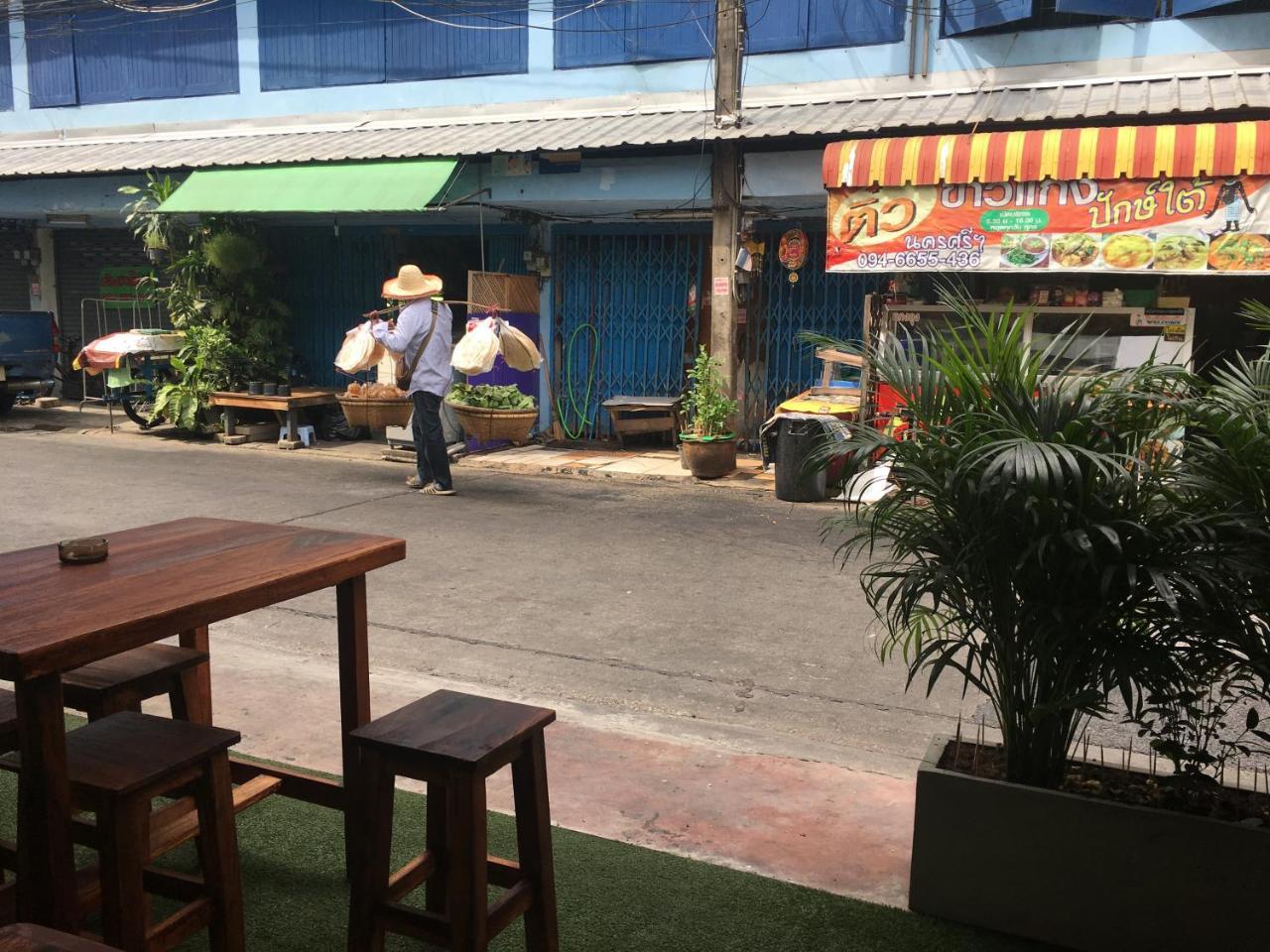The Baan Nathong Hostel Bangkok Exterior foto